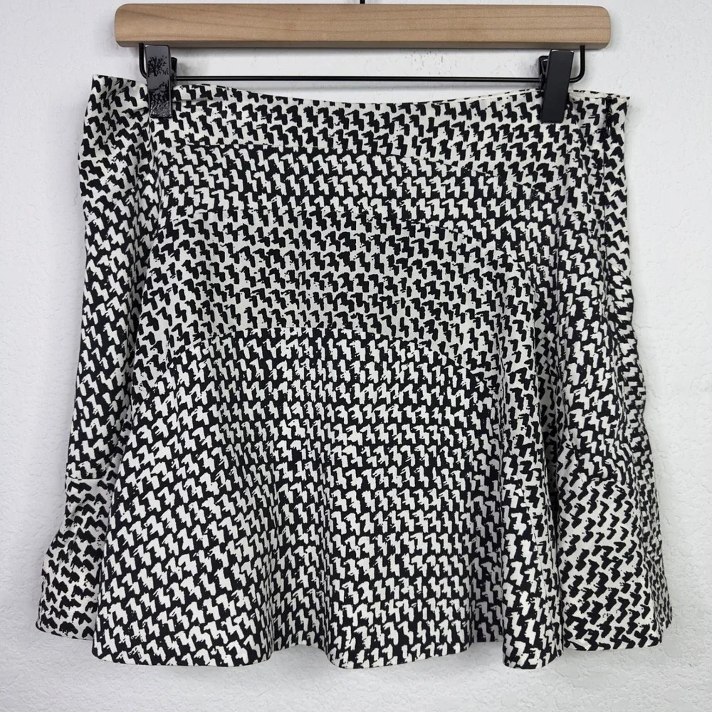 Diane von Furstenberg Skirt Womens M Black White Silk‎ Abstract Flounce Luxury